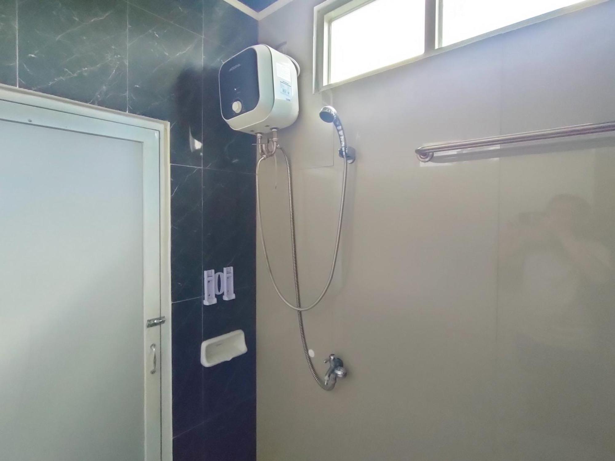 מלון Wates  Reddoorz Syariah Near Stasiun Wates מראה חיצוני תמונה
