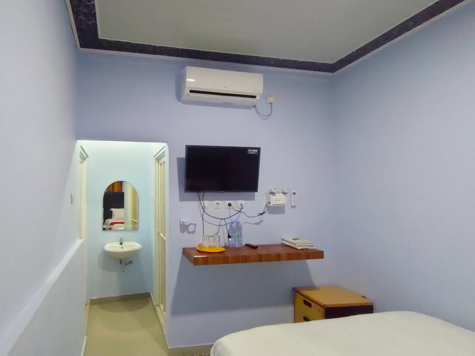 מלון Wates  Reddoorz Syariah Near Stasiun Wates מראה חיצוני תמונה