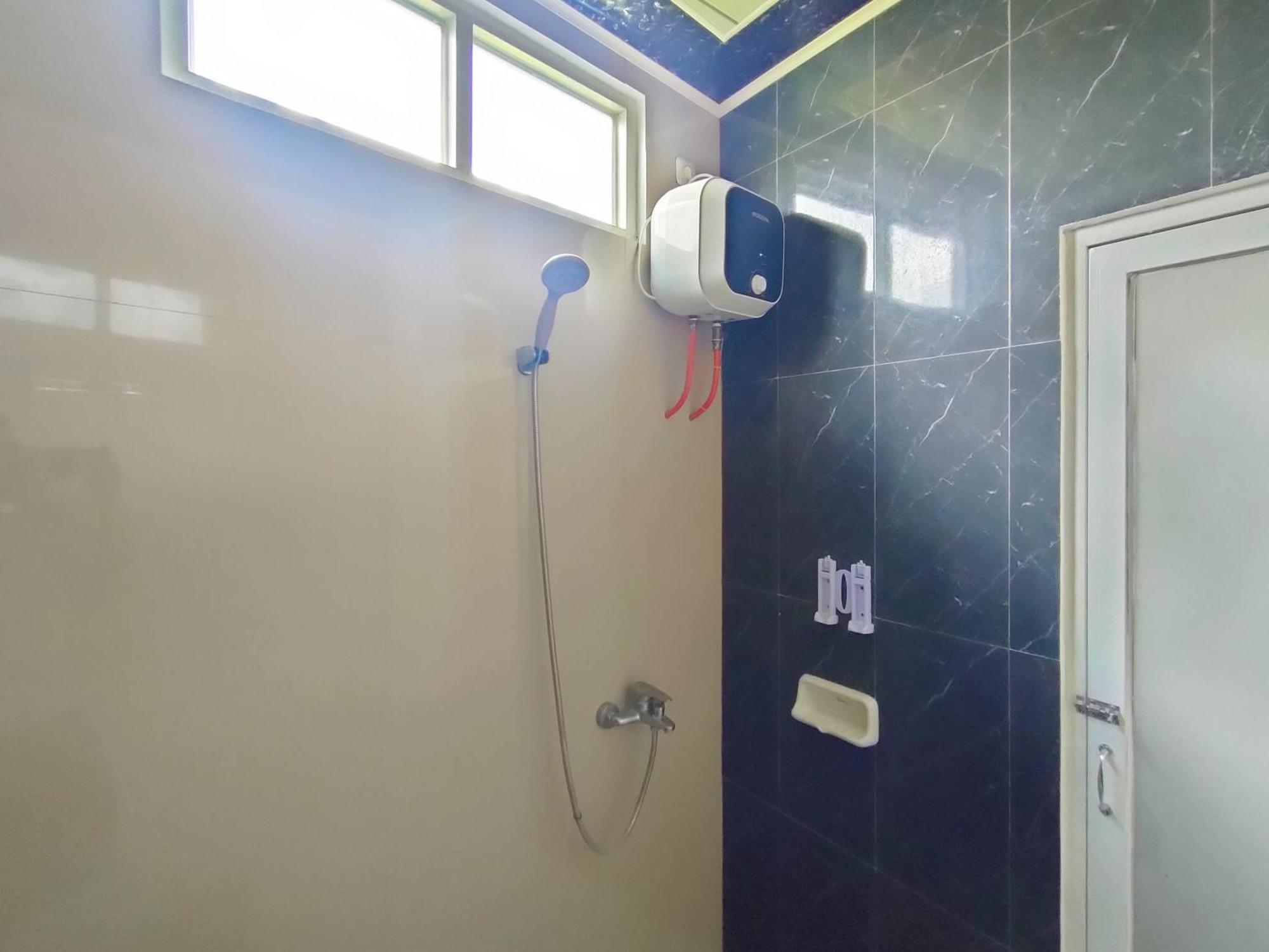 מלון Wates  Reddoorz Syariah Near Stasiun Wates מראה חיצוני תמונה