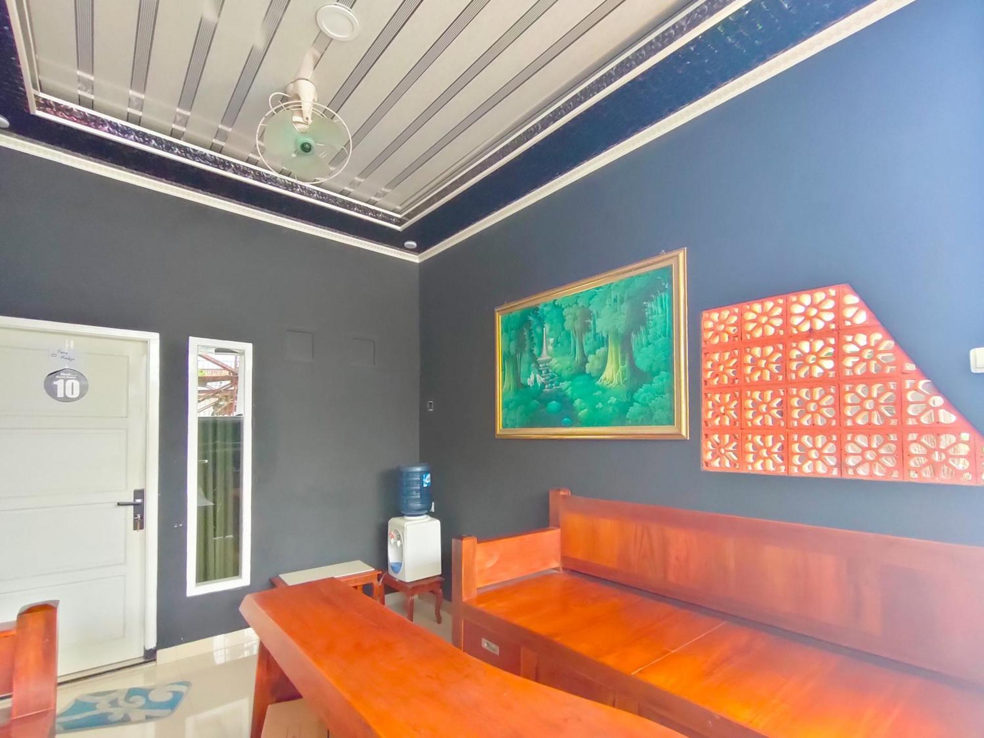 מלון Wates  Reddoorz Syariah Near Stasiun Wates מראה חיצוני תמונה
